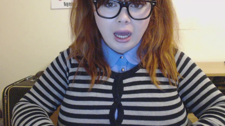 Roxanne Miller: Фантазия о расширии груди - на работе