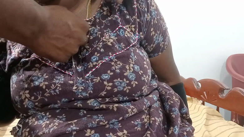 Veni: Anni surprinsă masturbându-se în indianul ei devar, surpriză sugând pula și futând...