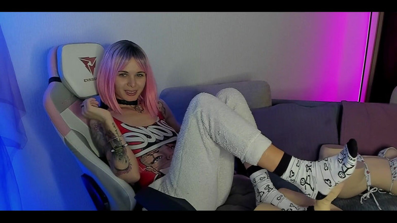 Sandy and Chris: Chystám se ti dát footjob