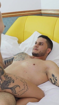 Anny Fernandez z biseksualnym aktorem porno Hugo Belfortem i robi z nim anal.