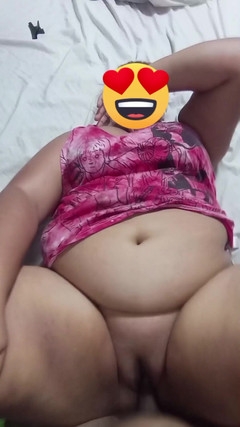 Gordita Culo Rico: Üvey annemi o kadar sert sikiyor ki onu anüsüne sokmamı...