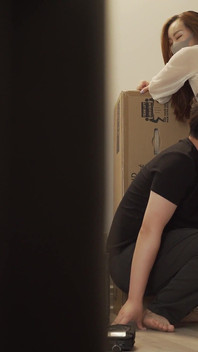 Teniendo sexo con un colega en el almacenamiento, se corre dentro de mí ...