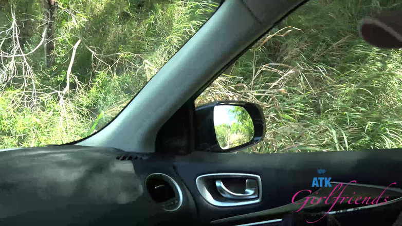 ATK Girlfriends: Teen Lola chce opravdu sát ptáka