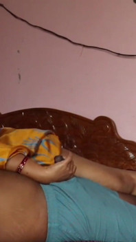 Soth india tamil ama de casa en blusa blanca y sari dando paja montando polla y pidiendo áspera follada rápida en perrito