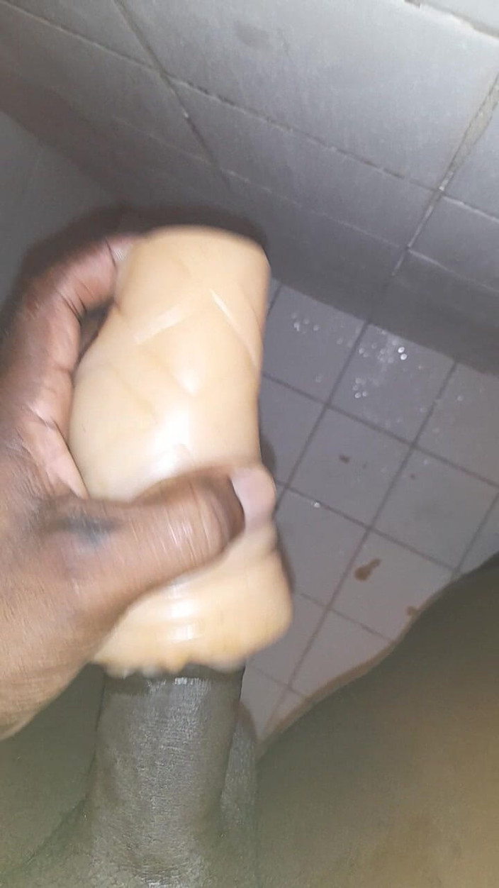 Black guy: Jerking off S8 E5