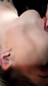 Gangbang z perwersyjną wytatuowaną laską