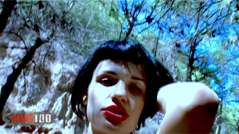 MMM100: 숲에서 알몸으로 따먹히는 Nina Roberts 포르노 스타 Nina Roberts