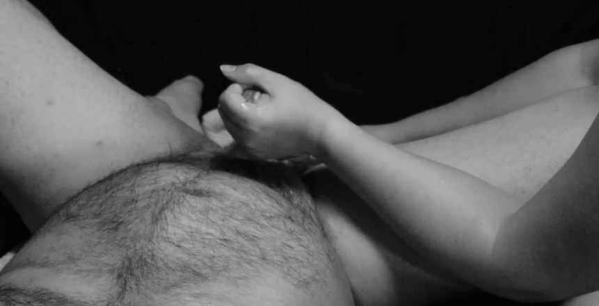 Love2boundsboss: Ngocok kontol sampai dicrot sperma hangat - pov