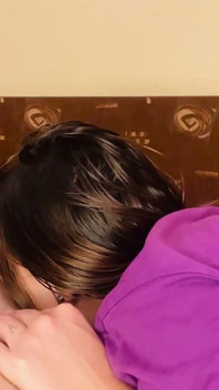 Sletterige babe Pornellia likt reet! Ze kan niet genoeg mannenkont krijgen