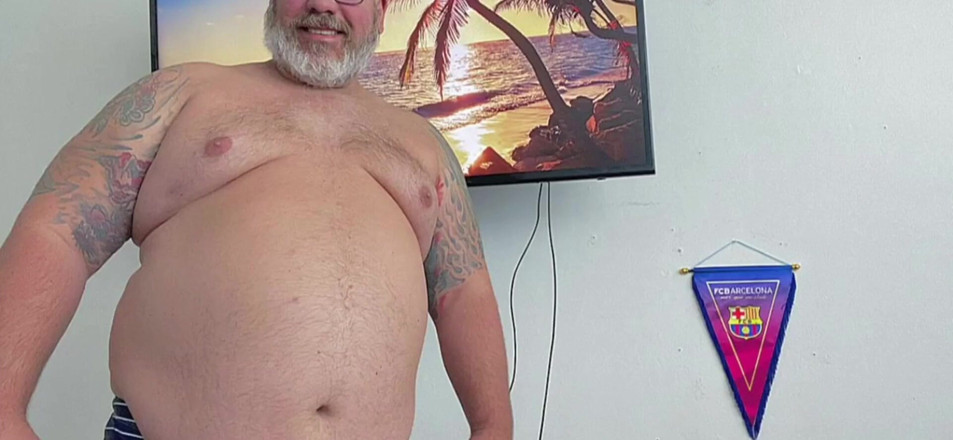 Hand-Free-Daddy-Chub: Fat gym coach has huge cumshots all over