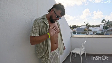 Onlyowain: Masturbace na balkóně s koncem výstřiku