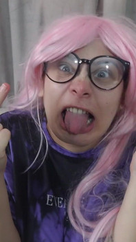 Moje nevlastní sestra dělá hloupé tváře a ahegao tváře
