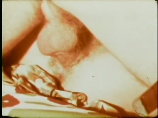 Vintage Usa: Blonďatá vintage MILFka kouří a bere ptáka do svého chlupatého...