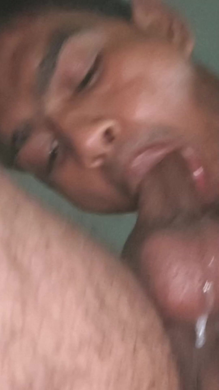 Sa123bh: Eu estou chupando pau duro a melhor amiga