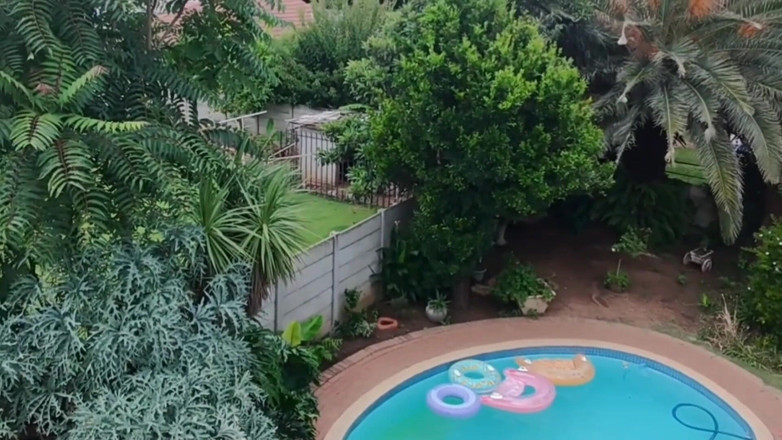 Bigjoefuckalott: ドローンで飛んでいるときに隣人とセックスしているのを見つけました