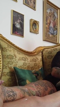 Massage des pieds pour femmes tatouées 3