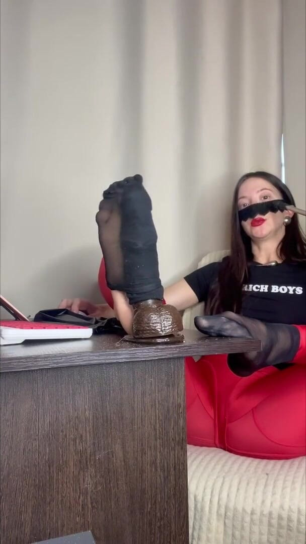 Skinny_lady69: Nylon-footjob