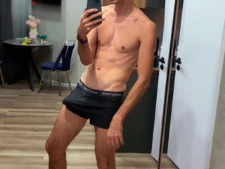 Nick Lewis: I’m Super Horny, Let’s Jerk Together