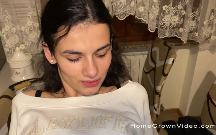 Homegrown Video: Il culo caldo di sofia è così stretto
