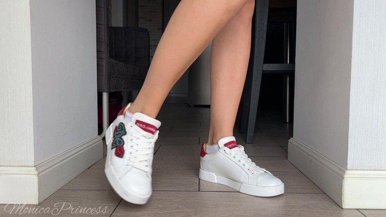 Princess Monica: Camminando con le scarpe D&amp;g