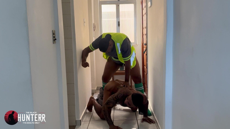 TheBlacKHunterr: Manutenzione terminata con sesso bollente