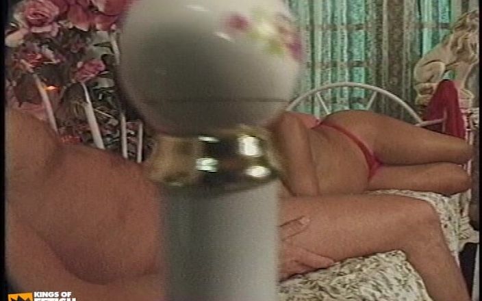 Pregnant and Horny: Gravid ebenholts får sin håriga fitta pumpad hårt av en äldre...