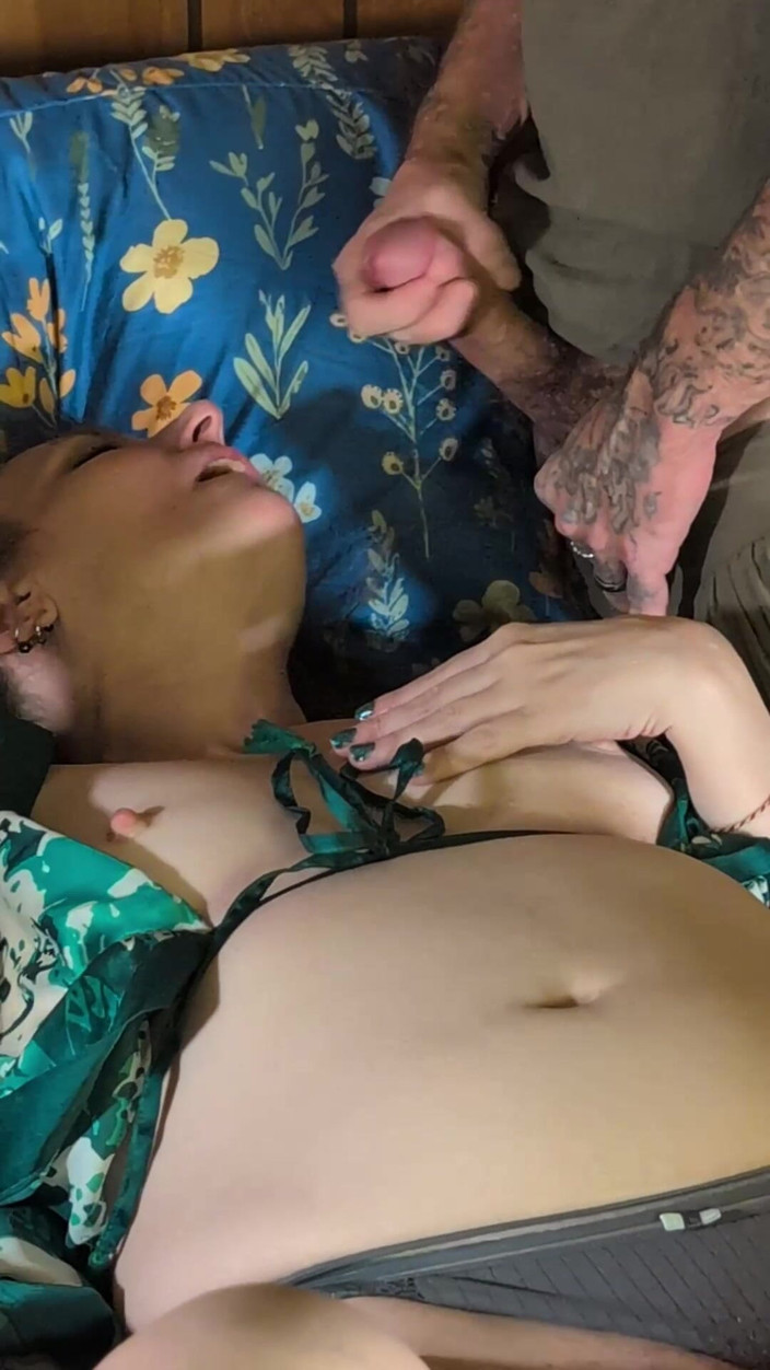 Elaras Pan: Hraní s její novou sexuální hračkou a stříkám jí do...