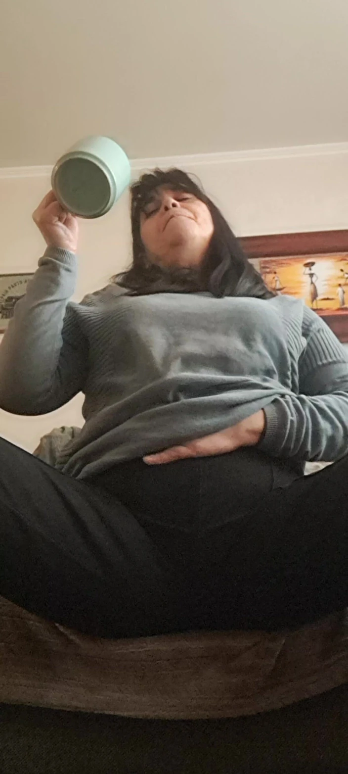 Mommy big hairy pussy: MILF POV Casual Jerkoff