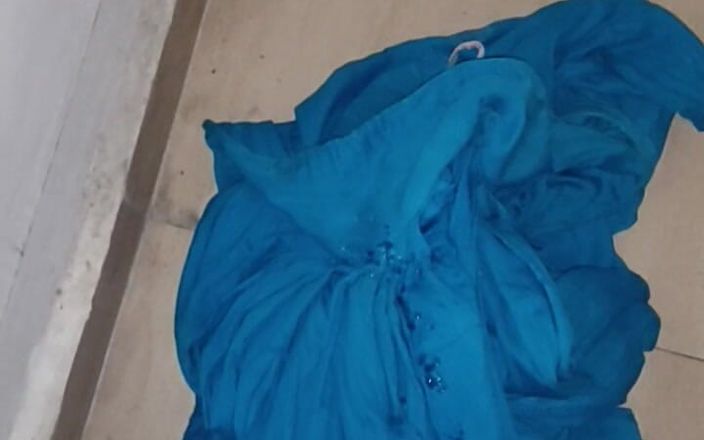 Satin and silky: Salwar, infirmière, pisse dans les vestiaires (33)