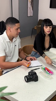 Kolumbianisches model verführt ihre college-mitschülerin - Luna Vitaler & Max Betancur