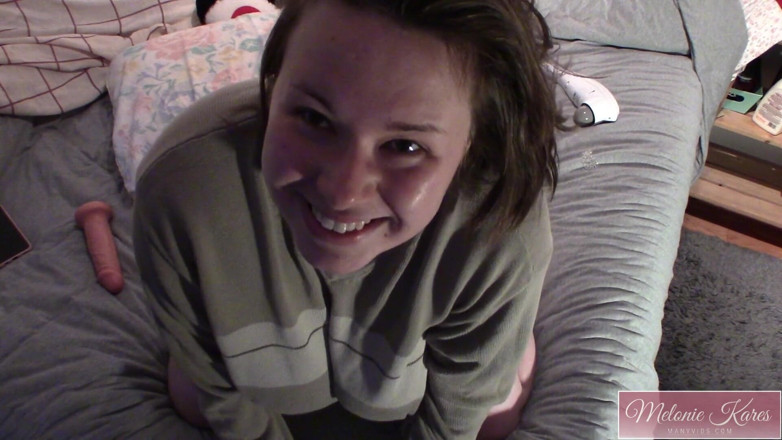 Melonie Kares: Playing with body massager in bed