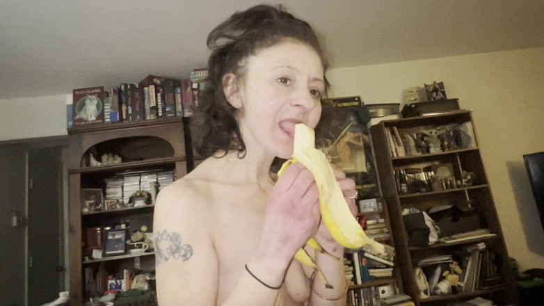 J13D75: Mănâncă o banană, apoi mănâncă o pulă