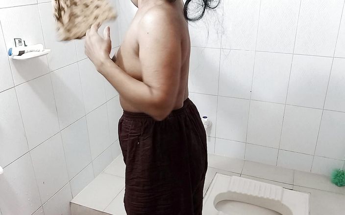 SAFI TV: La encontré sola y comencé a follar en la ducha