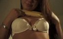 Flash Model Amateurs: Сексуальная девушка осушает большой ван в любительском видео