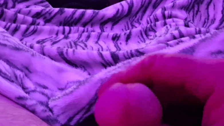 Pantygee: เงี่ยนในชุดสีม่วงของกู
