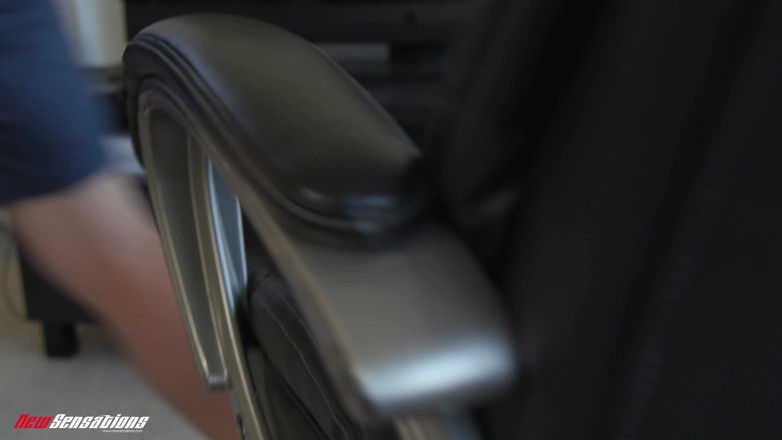 New Sensations: Brooklyn Lagi Asik Nyepong Dan Nyepong Kontolnya