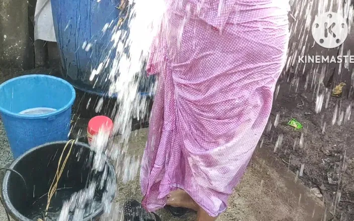 Anita yadav: Anita Yadav bathing at night