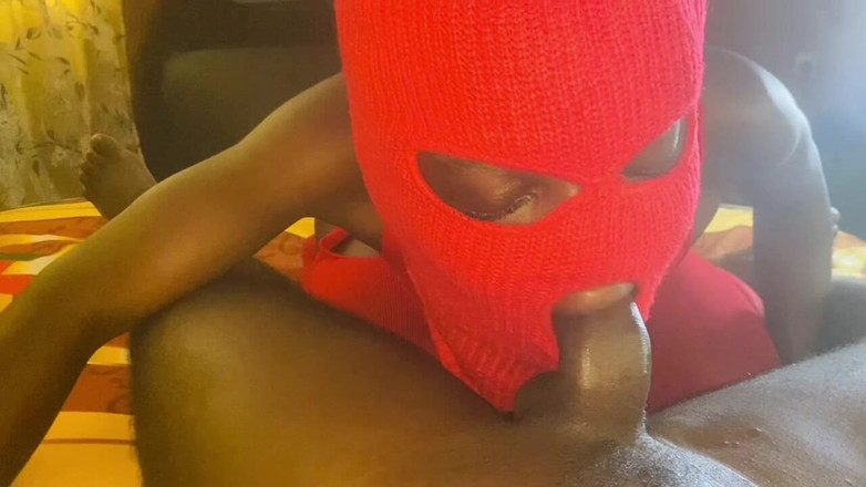 Skimask: 吮吸大鸡巴是她最喜欢的