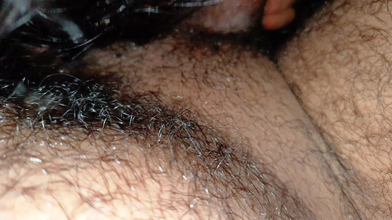 Bithi69gril: Terwijl ik mijn grote kok zuig, geniet mijn vriendin van...