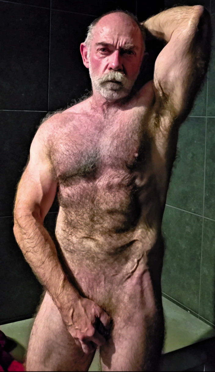 JackvanDean: Hairy Dilf Showing Physique