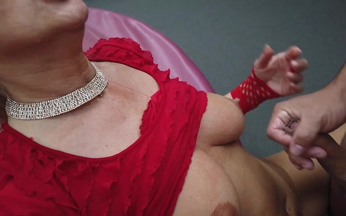 Lovekino: Seksi orta yaşlı seksi kadın isabella üçlü sekste sert sikiliyor