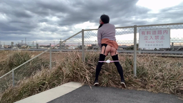 megu2002: 트레이너 명령 제29호 공개 해변에서의 변태 노출