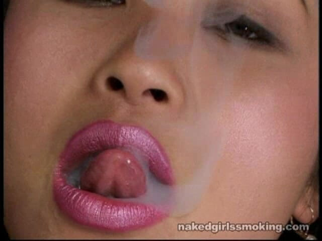 Kick Ass Pictures: धूम्रपान करने वाली नग्न लड़कियों की Lisa Linn की स्ट्रीमिंग फिल्म