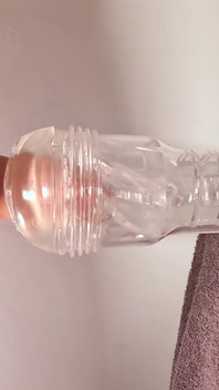 Fleshlight ice lady bu kıllı ayının büyük yarağı tarafından sikiliyor
