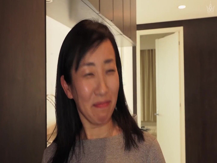 MBM3988: P009g03 오후 불륜으로 방해를 받는 깔끔한 유부녀