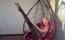 Holy Harlot: Joi com menina flexível em maiô +apertado