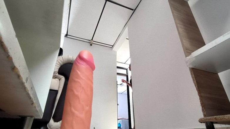 Isabel: Un homme minuscule à grosse bite