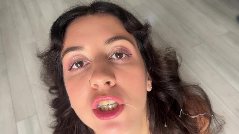 Katty West: in bocca giocando con lo sperma