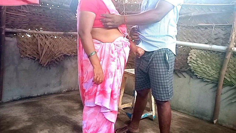 Priyanka314: 印度纱丽阿姨非常热辣地操年轻男孩