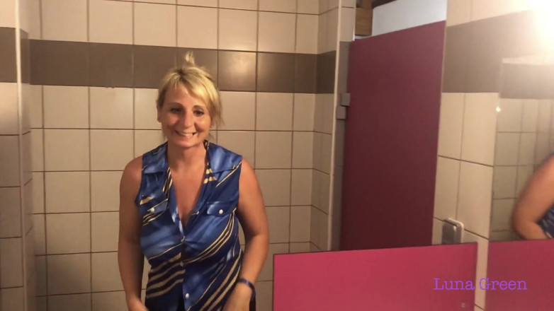 My Wife Luna: Sex ve sprše v kempu